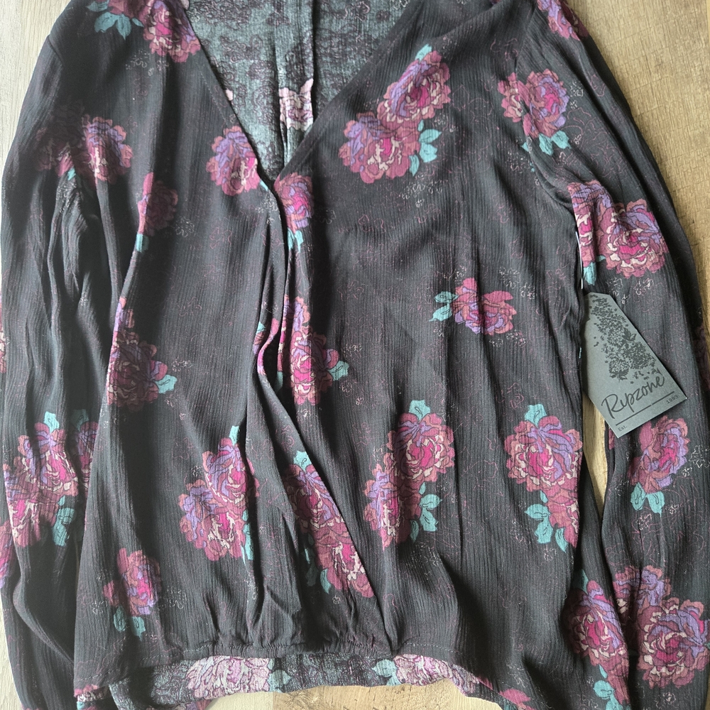 Ripzone Floral Black and Pink Long Sleeve Top - M